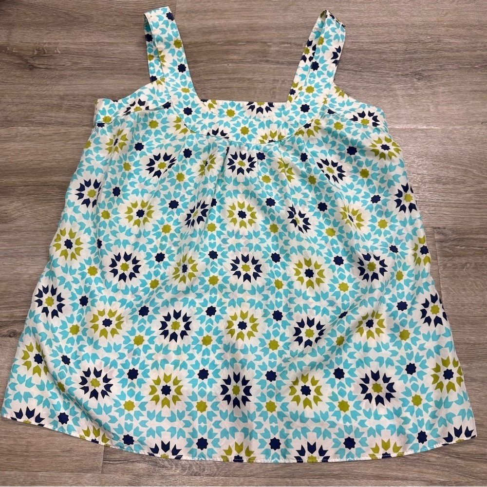 Adorable banana republic tank top.  Cutest pattern small. 100% silk
